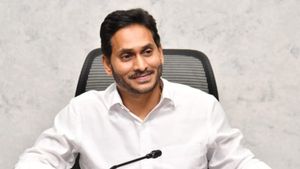 'స్పందన' స్ధానంలో మరో కొత్త వ్యవస్ధ ! జనం సంతృప్తే ప్రయారిటీ-జగన్ కీలక ఆదేశాలు