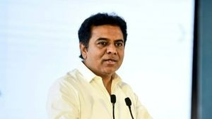 మునుగోడులో పోటీ ఎవరి మధ్య..? ఆ ఫోటోతో షాకింగ్ పోస్ట్ పెట్టిన మంత్రి కేటీఆర్ 