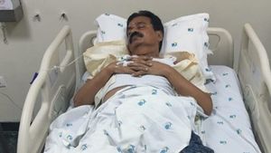  ఇంటి ముందే టీడీపీ నేత కోటంరెడ్డిని కారుతో ఢీకొట్టిన యువకుడు, పరార్: చంద్రబాబు ఫోన్