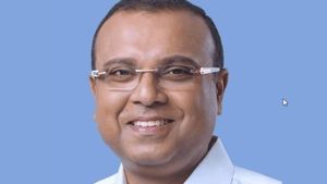 కేసీఆర్‌ను ప్రతివాదిగా పేర్కొంటూ హైకోర్టులో తుషార్ పిటిషన్: నందకుమార్ విచారణ