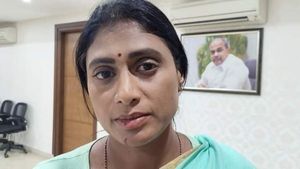 తెలంగాణ చరిత్రలో బ్లాక్ డే: షర్మిల ముఖంపై గాయాలు, కేసీఆర్ సర్కారుపై ఫైర్