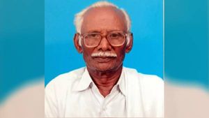  హిందీని మాపై రుద్దకండి:  డీఎంకే ఆఫీసు ఎదుట సీనియర్ కార్యకర్త ఆత్మహత్య