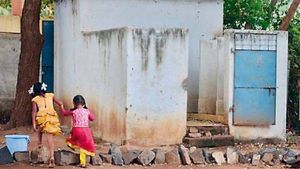  21 శాతం స్కూళ్లలో మరుగుదొడ్లు లేవు, ప్రైవేట్ స్కూల్సే బెటర్, ఇదీ డేటా..