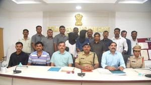 అక్కడ నకిలీల మాయాజాలం: ఫేక్ రెవెన్యూ పత్రాలను తయారు చేస్తున్న మాజీ వి.ఏ.ఓ అరెస్ట్!!  