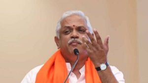 ముదిరిన వ్యవహారం: బీజేపీ జాతీయ కార్యదర్శిపై తెలంగాణ పోలీసుల లుక్ అవుట్ నోటీస్..!!