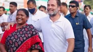  రూ.20 వేల షూ: రాహుల్‌కు సీతక్క గిప్ట్, త్వరలో ఢిల్లీకి ఎమ్మెల్యే.. కారణమిదే.?