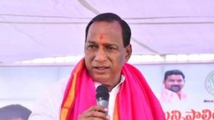 వేషం మార్చి మల్లారెడ్డి కుటుంబ సభ్యుల నుంచి వివరాల సేకరణ