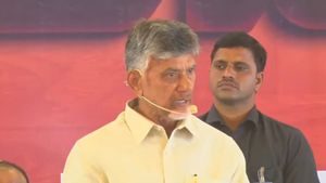 రాళ్లేసి పూలల్లో ఉన్నాయన్నారు-రేపు బాంబులేసి !కర్నూల్లో అమరావతికి మద్దతు-చంద్రబాబు కామెంట్స్