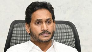 పర్యటనల హోరు.. జగనన్న జోరు!