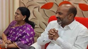  అరవింద్ ఫ్యామిలీకి ప్రాణహాని: టీఆర్ఎస్‌కు బండి సంజయ్ వార్నింగ్, కవితపైనా కేసు..