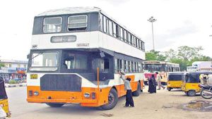 double-decker bus:జనవరి నుంచి సిటీలో ట్రావెల్, ఎలక్ట్రిక్, ఏసీ బస్సుల్లో 60 సీట్లు