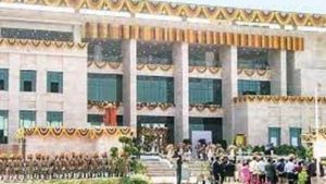 ఏపీ హైకోర్టు షాకులు- మమ్మల్నే తప్పుదోవ పట్టిస్తారా ? ఒకే రోజు రెండు కేసుల్లో ఫైన్లతో హెచ్చరికలు !