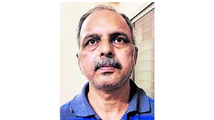   Treatment: ఆయుర్వేద చికిత్స పేరుతో అరాచకం, మహిళల ప్రైవేట్ పార్ట్స్ తో ?, వీడియోలు తీసి !  