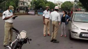 యూ టర్న్ తిప్పలు: బెడిసికొట్టిన ట్రాఫిక్ పోలీసుల ప్లాన్, 15 మినిట్స్ లేటుగా