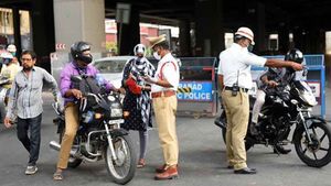 Hyderabad: వాహనదారులకు అలర్ట్, ట్రాఫిక్స్ రూల్స్ ఉల్లంఘిస్తే జేబుకు చిల్లే!