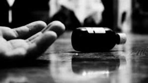  Teacher: ప్రభుత్వ స్కూల్లో టీచర్, కోట్లలో చీటీల వ్యాపారం, రాత్రి బయటకు వెళ్లాడు, కారు షెడ్ లో శవం !  