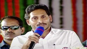  వాళ్లను ఎన్టీఆర్ - జగన్ అంటాం : వీళ్లను చంద్రబాబు అంటాం - సీఎం జగన్ పంచ్..!!