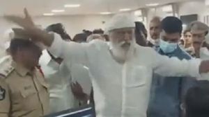మహిళా కలెక్టర్‌పై జేసీ ప్రభాకర్ రెడ్డి దౌర్జన్యం - ఆమె ముందే బాడీగార్డ్‌పై