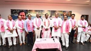 లెఫ్ట్ గిఫ్ట్ జాన్తానై.. దోస్త్ గీస్త్ ధూం ధాం??