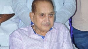 SuperStar Krishna: సూపర్ స్టార్ కృష్ణ కు తీవ్ర అనారోగ్యం.. కాంటినెంటల్ హాస్పిటల్ లో కృష్ణ