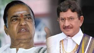 కృష్ణ - ఎన్టీఆర్ నాటి వివాదం ఏంటి : కాంగ్రెస్ ఎంపీ అవ్వటం వెనుక..!!