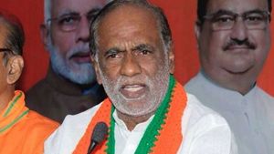  కేసీఆర్ వల్ల రాష్ట్రానికి నష్టం, మోడీ సభకు హాజరవక పోవడంపై లక్ష్మణ్