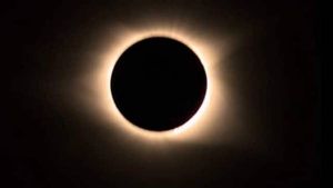 Lunar eclipse2022: నేడే చంద్రగ్రహణం.. సమయం,సూతకకాలం ఇదే; గర్భిణీలు ఈ జాగ్రత్తలు పాటించండి!!