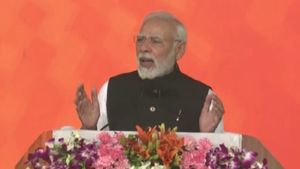  వైజాగ్ లో కేంద్ర పథకాలు వల్లెవేసిన మోడీ- ఏపీకిచ్చిన హామీలపై మౌనం- ఏం చెప్పారంటే ?