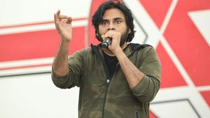 పవన్ కల్యాణ్ విషయంలో ఏదో తేడా కొడుతోందే..