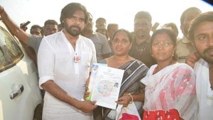 జగనన్న కాలనీలో పవన్ కళ్యాణ్: జనసందోహంలో ఒక్క ఛాన్స్ అంటూ జనసేనాని