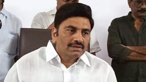 అందరి దృష్టీ రఘురామ కృష్ణంరాజు మీదే - ఏం చేయబోతున్నారు..!!