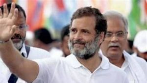  video:యాత్రలో ఆటవిడుపు, బౌలింగ్ చేసిన రాహుల్, బాల్ పైకి లేపిన బ్యాటర్