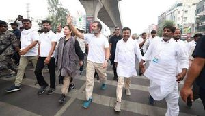 కేసీఆర్, మోడీపై రాహుల్ విమర్శలు: పెద్దాపూర్‌లో కార్నర్ మీటింగ్, జోరుగా జోడో యాత్ర