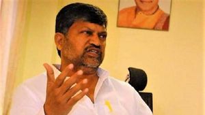  బిగుసుకుంటోన్న ఈడీ ఉచ్చు - విచారణకు ఎమ్మెల్సీ ఎల్ రమణ: అస్వస్థతతో ఆసుపత్రికి..!!