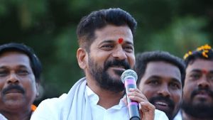 వైఎస్సార్ అడుగు జాడలో రేవంత్ రెడ్డి-  `యాత్ర` పేరుతో..!!