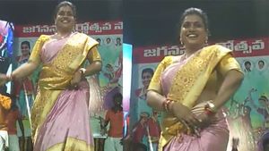 డప్పు వాయించిన ఎమ్మెల్యే - స్టెప్పులతో దుమ్ము రేపిన మంత్రి రోజా..!!