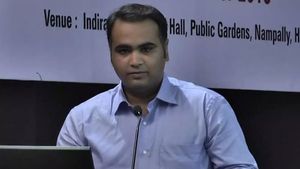ఢిల్లీ లిక్కర్ స్కామ్: తెరపైకి శరత్ చంద్రారెడ్డి భార్యపేరు; బేగంపేట ఎయిర్పోర్ట్ కేంద్రంగా నగదుబదిలీ!!