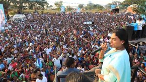 ఎమ్మెల్యేల కొనుగోలు సినిమా రిలీజ్, ఇప్పుడు కవితపై కేసీఆర్ నాటకం: షర్మిల సెటైర్లు