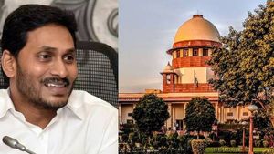 అమరావతిపై సుప్రీం ఆర్డర్-అనుకూలంగా మార్చుకున్న వైసీపీ- మౌనంతో డిఫెన్స్ లోకి విపక్షాలు ?