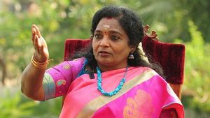  మరోసారి ప్రోటోకాల్ రగడ: సిద్దిపేటలో గవర్నర్, కలెక్టర్, సీపీ హాజరు, మిగతావారు నో