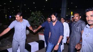 విశాఖ చేరుకున్న పవన్ కళ్యాణ్-కాసేపట్లో ప్రధాని మోడీతో భేటీ- చర్చలపై ఉత్కంఠ..!