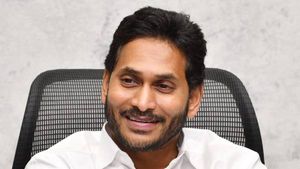 ఆదాయం ఇలా తీసుకురండి-అధికారుల్ని కోరిన సీఎం జగన్...