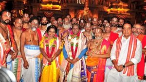 యాదాద్రి లక్ష్మీనర్సింహస్వామిని దర్శించుకున్న రాష్ట్రపతి ద్రౌపది ముర్ము: ఢిల్లీకి రిటర్న్