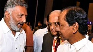 BRSలో ప్రకాష్ రాజ్ కోసం KCR??