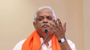 ఎమ్మెల్యేలకు ఎర కేసుపై బీఎఎల్ స్పందన ఇదే, వారికి వార్నింగ్:  బీజేపీ నేతలకు దిశానిర్దేశం
