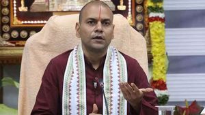 టీటీడీ ఈవోగా ధర్మారెడ్డి స్థానంలో సింఘాల్ - భక్తుల రద్దీ వేళ కీలక నిర్ణయాలు..!!