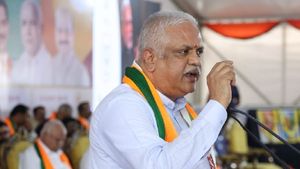 టచ్ చెయ్యండి చూద్దాం.. హైదరాబాద్‌కు బీఎల్ సంతోష్.. కవ్వింపు చర్యేనా? సిట్ కింకర్తవ్యం!!