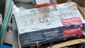  Girlfriend: భర్తను వదిలేసింది, రూ. లక్షలు ఇచ్చేశాడు, ప్రియురాలి హత్యకు మిక్సీ బాంబు ! 
