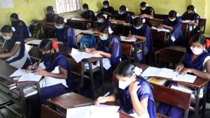  10వ తరగతి పరీక్షలు తేదీలు ఇవే: ఏప్రిల్ 3 నుంచి..!!