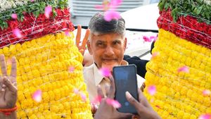  Rs.2వేలతో అరటిపళ్లు కొన్న చంద్రబాబు